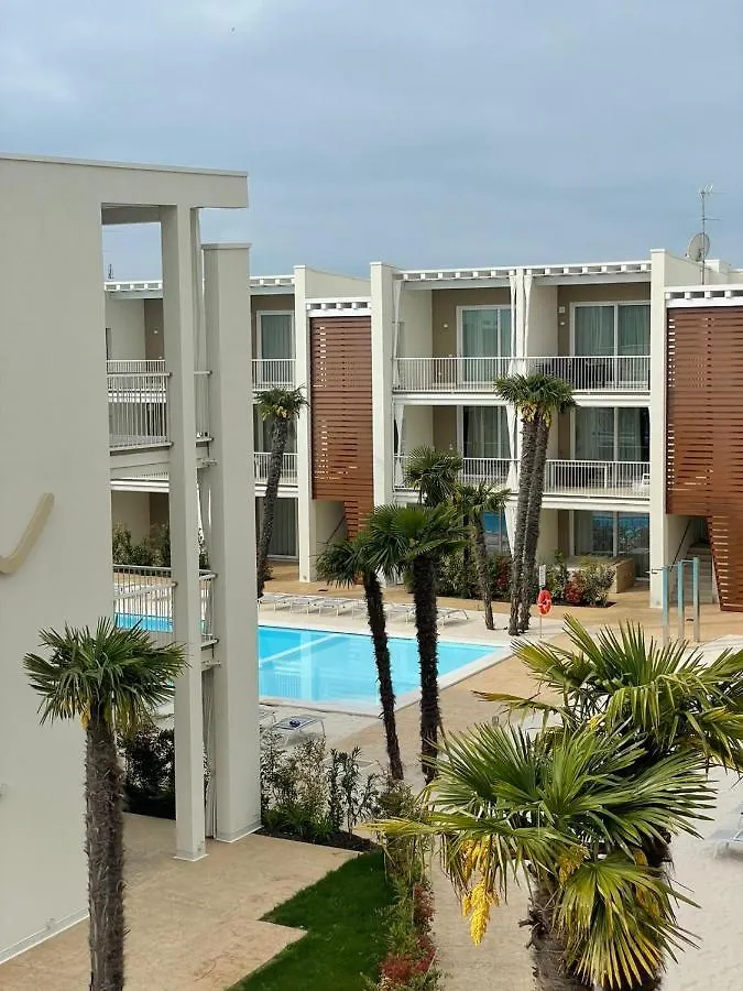 Residence Wave Plus - Solo Per Famiglie - Walterigato Apartments Лидо-ди-Езоло 0*,  Италия